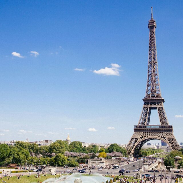 Day offices in Paris