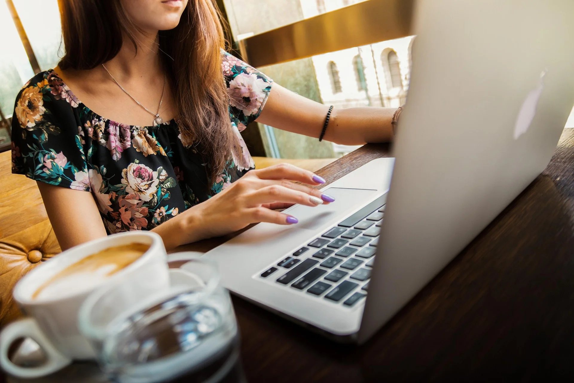 Professional woman successfully implementing structured hybrid work policy