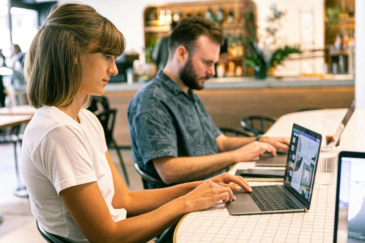 Digital worker embracing flexible workspace solutions